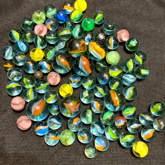 1 lb 3oz Miscellaneous colored glass marbles in small, Medium & large - Picture 1 of 16